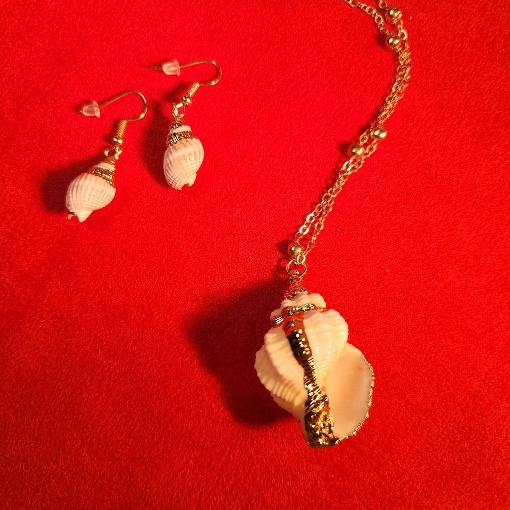0291. Beautiful, FUN, Gold Trimmed Shell Necklace and Earrings ~ In a Gift Box